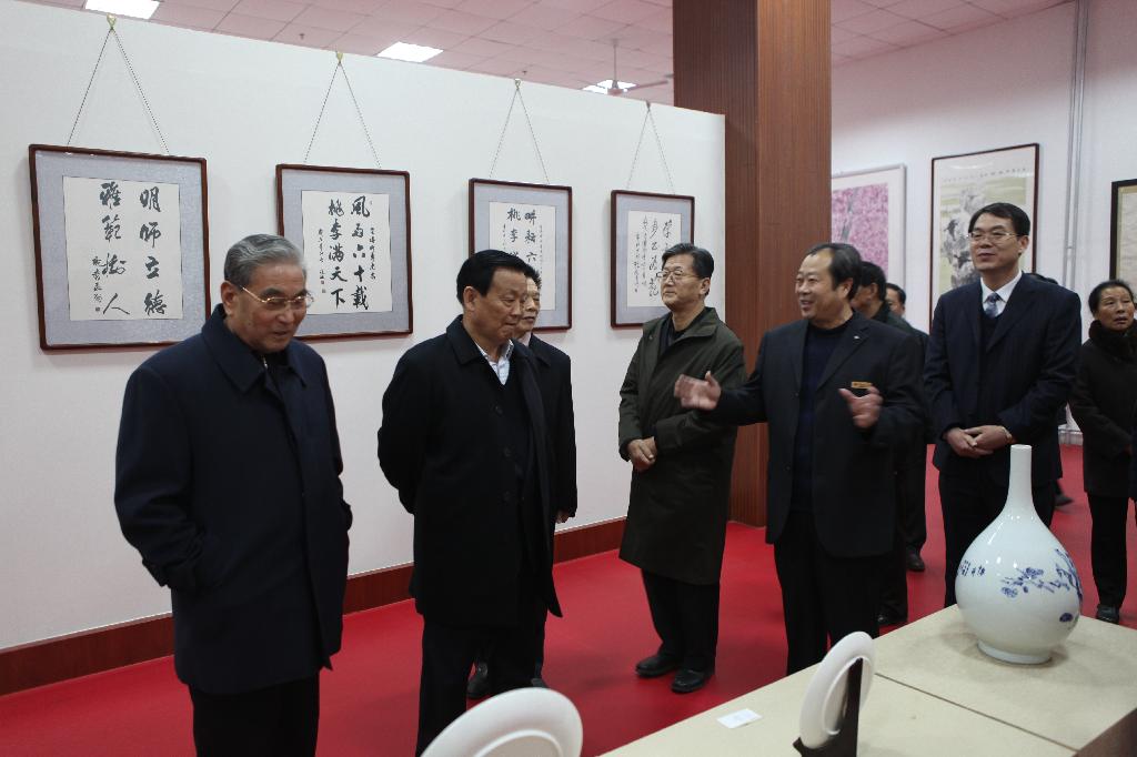 与会领导和代表参观奂山书院艺术馆